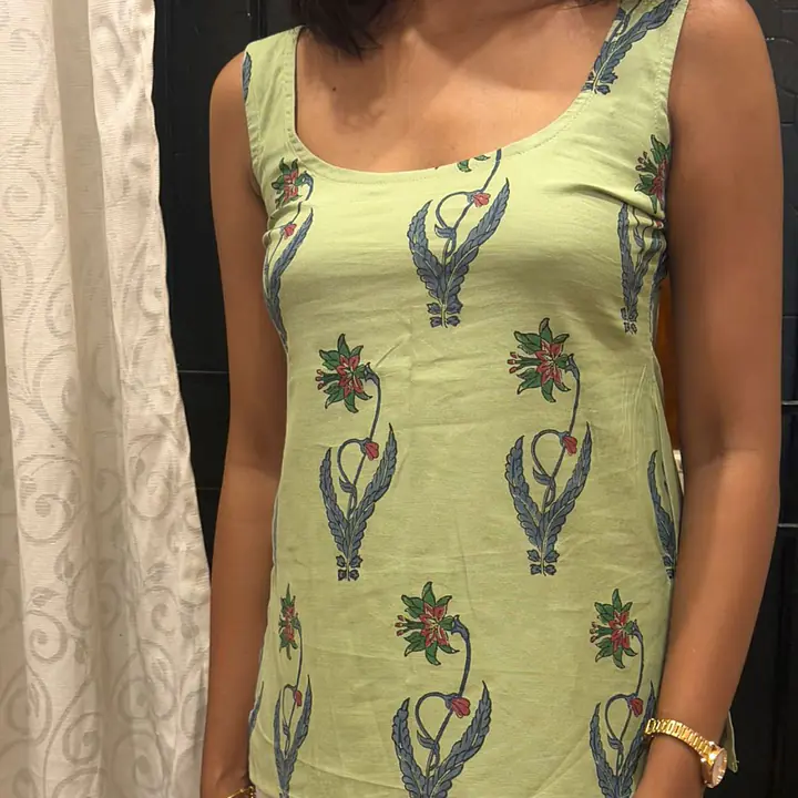 GEET SAGE SLEEVELESS TOP - Master