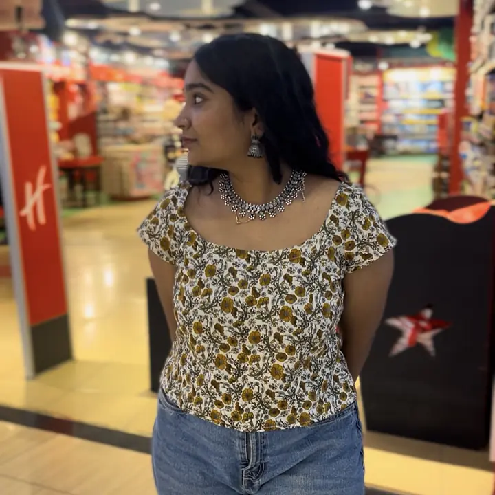 ISHANI FLORAL SHORT SLEEVE TOP - Master