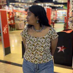 ISHANI FLORAL SHORT SLEEVE TOP - Master