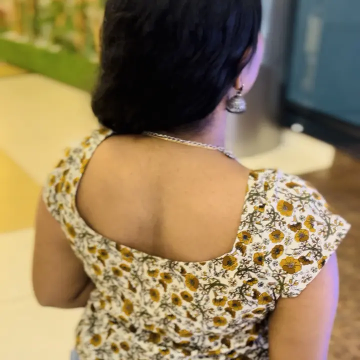 ISHANI FLORAL SHORT SLEEVE TOP - Master