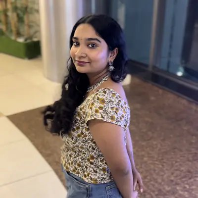 ISHANI FLORAL SHORT SLEEVE TOP secondary image