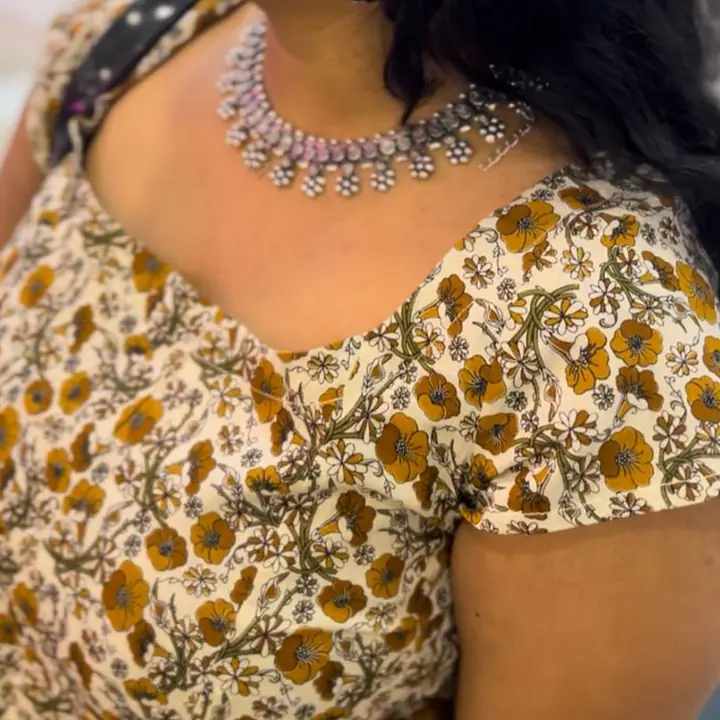 ISHANI FLORAL SHORT SLEEVE TOP - Master