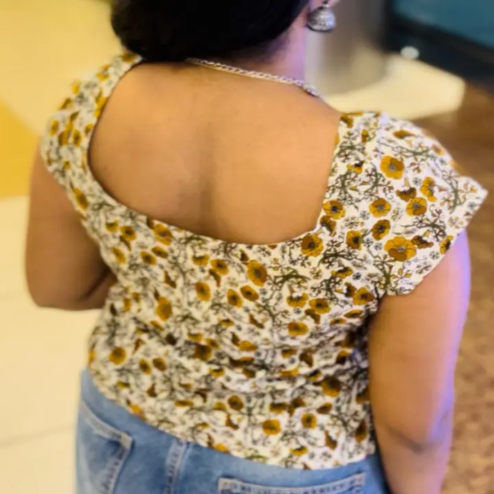 ISHANI FLORAL SHORT SLEEVE TOP - Master